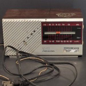 VINTAGE AM/FM ELECTRIC RADIO